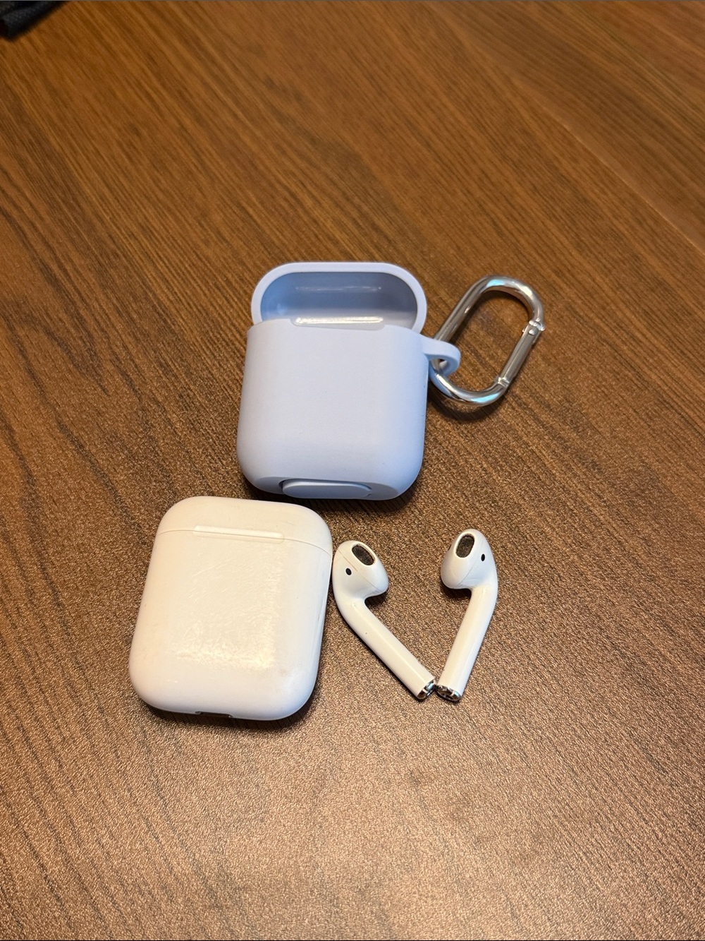 Apple AirPods Generation 1 with Charging Case